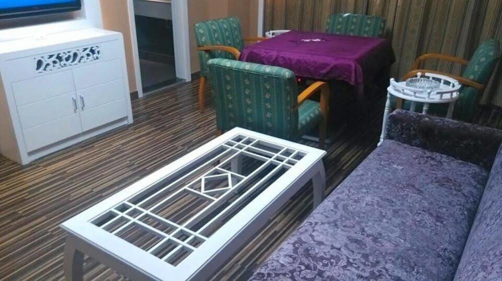 New Zhongxun Business Hotel Yueyang Екстериор снимка