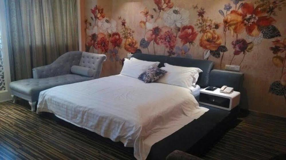 New Zhongxun Business Hotel Yueyang Екстериор снимка