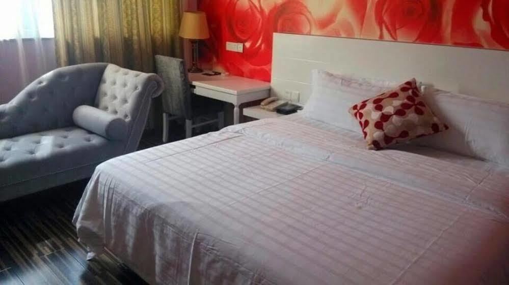 New Zhongxun Business Hotel Yueyang Екстериор снимка